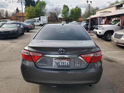 2017 Toyota Camry Hybrid LE   - Photo 6 - Fresno, CA 93722