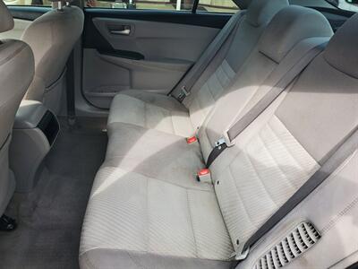 2017 Toyota Camry Hybrid LE   - Photo 8 - Fresno, CA 93722