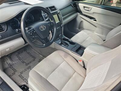 2017 Toyota Camry Hybrid LE   - Photo 9 - Fresno, CA 93722