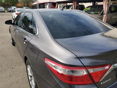 2017 Toyota Camry Hybrid LE   - Photo 14 - Fresno, CA 93722