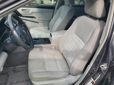 2017 Toyota Camry Hybrid LE   - Photo 7 - Fresno, CA 93722