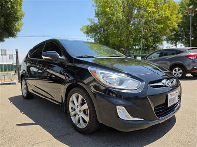 2013 Hyundai Accent SE   - Photo 2 - Fresno, CA 93722
