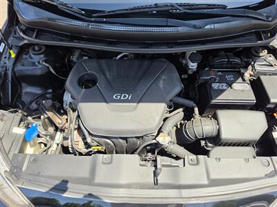 2013 Hyundai Accent SE   - Photo 13 - Fresno, CA 93722