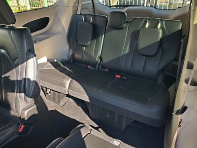 2021 Chrysler Pacifica Touring L - Photo 9 - Fresno, CA 93722