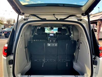 2021 Chrysler Pacifica Touring L - Photo 12 - Fresno, CA 93722