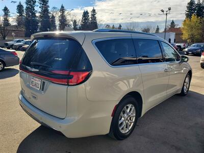 2021 Chrysler Pacifica Touring L - Photo 4 - Fresno, CA 93722