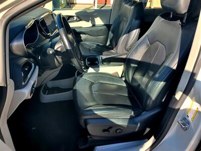 2021 Chrysler Pacifica Touring L - Photo 7 - Fresno, CA 93722