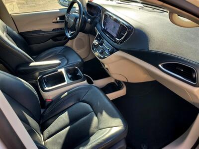 2021 Chrysler Pacifica Touring L - Photo 11 - Fresno, CA 93722