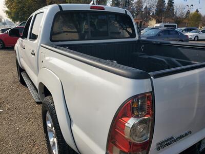 2015 Toyota Tacoma PreRunner V6   - Photo 14 - Fresno, CA 93722