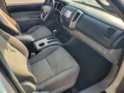 2015 Toyota Tacoma PreRunner V6   - Photo 10 - Fresno, CA 93722