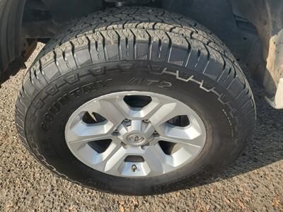 2015 Toyota Tacoma PreRunner V6   - Photo 13 - Fresno, CA 93722