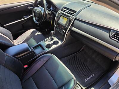 2016 Toyota Camry SE   - Photo 10 - Fresno, CA 93722
