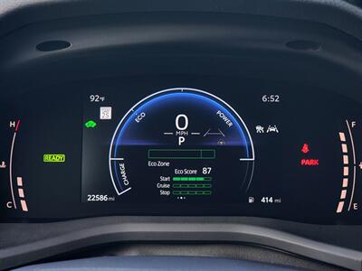 2025 Toyota Camry SE   - Photo 12 - Fresno, CA 93722