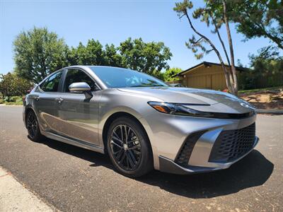 2025 Toyota Camry SE   - Photo 2 - Fresno, CA 93722