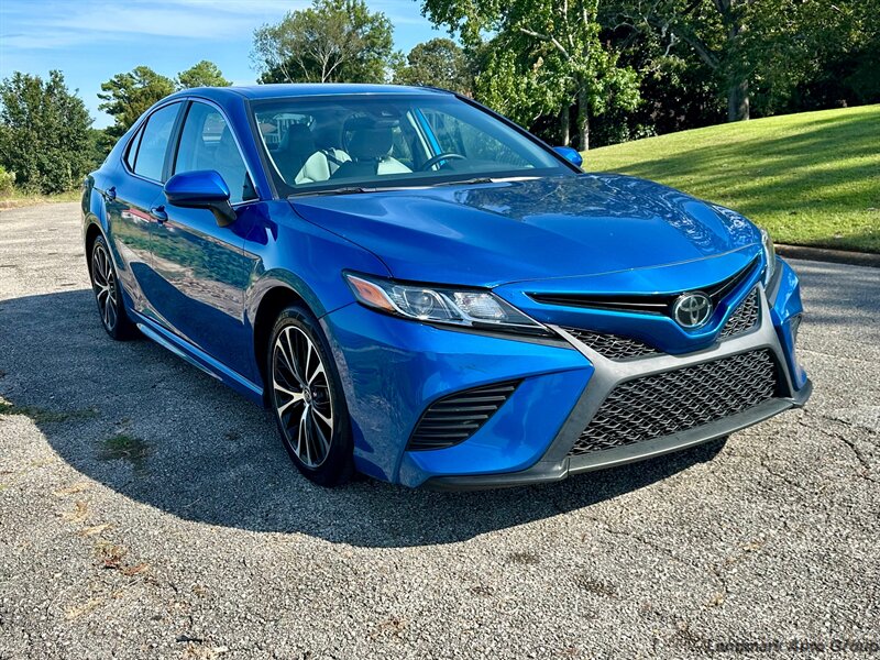 2020 Toyota Camry SE - Photo 1 - Muscle Shoals, AL 35661