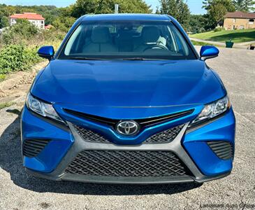 2020 Toyota Camry SE   - Photo 4 - Muscle Shoals, AL 35661