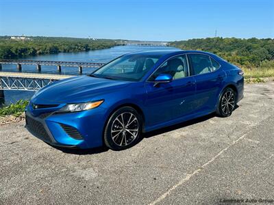 2020 Toyota Camry SE   - Photo 6 - Muscle Shoals, AL 35661
