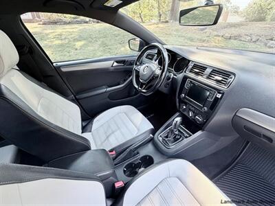 2016 Volkswagen Jetta 1.8T Sport - Photo 8 - Muscle Shoals, AL 35661