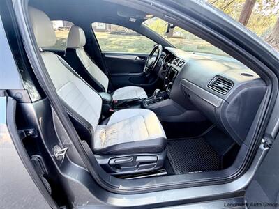 2016 Volkswagen Jetta 1.8T Sport - Photo 9 - Muscle Shoals, AL 35661