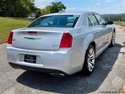 2020 Chrysler 300 Series Limited   - Photo 5 - Muscle Shoals, AL 35661