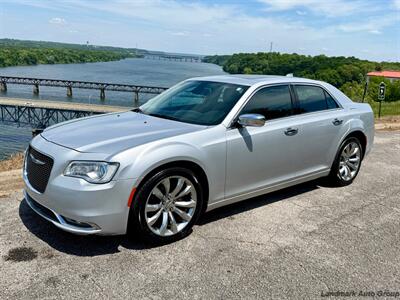 2020 Chrysler 300 Series Limited   - Photo 1 - Muscle Shoals, AL 35661