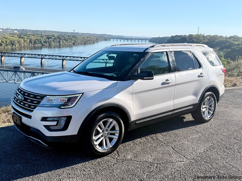 2017 Ford Explorer XLT   - Photo 1 - Muscle Shoals, AL 35661