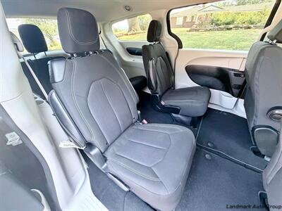 2023 Chrysler Voyager LX - Photo 10 - Muscle Shoals, AL 35661
