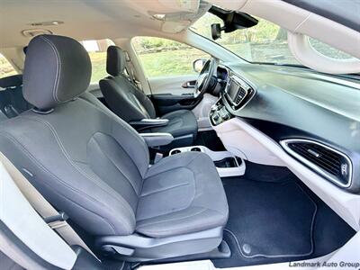 2023 Chrysler Voyager LX - Photo 8 - Muscle Shoals, AL 35661