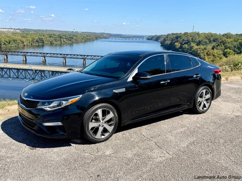 2019 Kia Optima S   - Photo 1 - Muscle Shoals, AL 35661