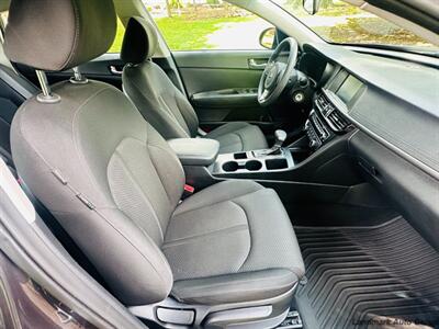2018 Kia Optima LX   - Photo 6 - Muscle Shoals, AL 35661