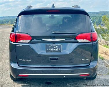 2020 Chrysler Pacifica Limited   - Photo 4 - Muscle Shoals, AL 35661