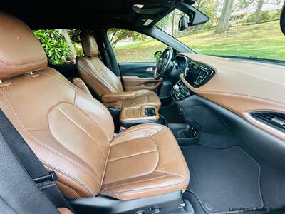 2020 Chrysler Pacifica Limited   - Photo 8 - Muscle Shoals, AL 35661