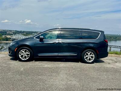 2020 Chrysler Pacifica Limited   - Photo 2 - Muscle Shoals, AL 35661