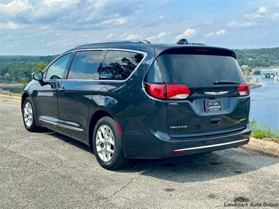 2020 Chrysler Pacifica Limited   - Photo 3 - Muscle Shoals, AL 35661
