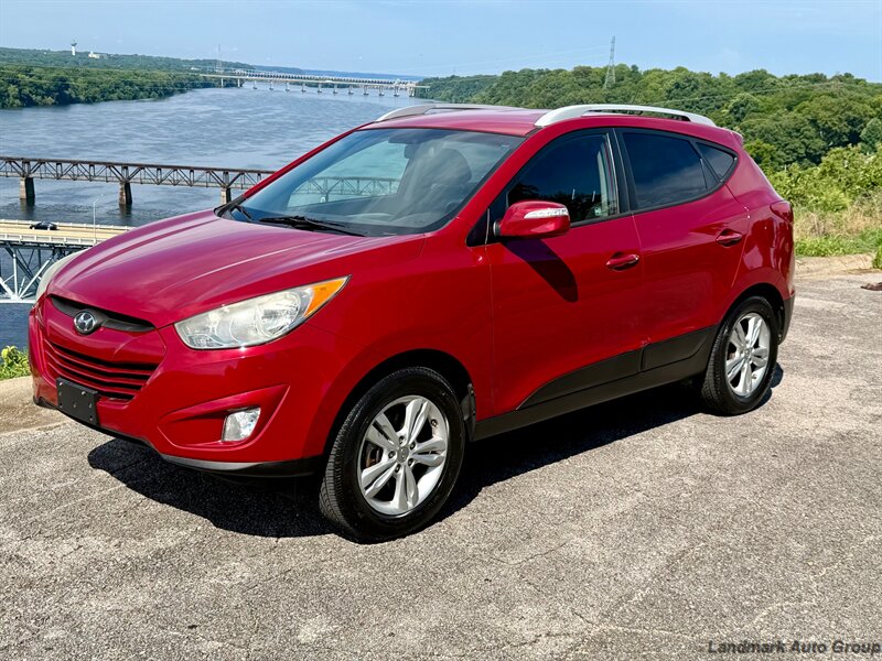 2013 Hyundai TUCSON GLS   - Photo 1 - Muscle Shoals, AL 35661