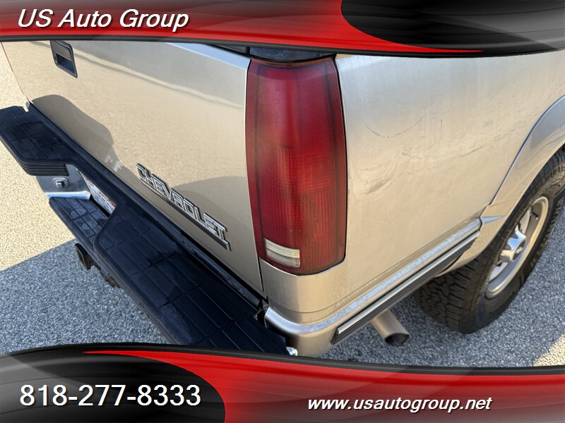 1999 Chevrolet Suburban K2500 LT - Photo 12 - Sun Valley, CA 91352