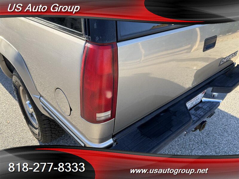 1999 Chevrolet Suburban K2500 LT - Photo 11 - Sun Valley, CA 91352