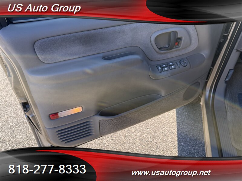 1999 Chevrolet Suburban K2500 LT - Photo 14 - Sun Valley, CA 91352