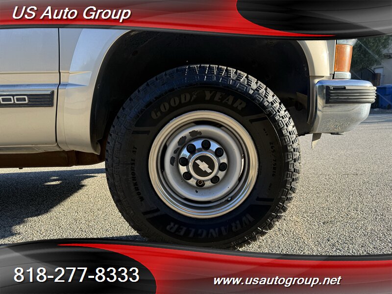 1999 Chevrolet Suburban K2500 LT - Photo 32 - Sun Valley, CA 91352