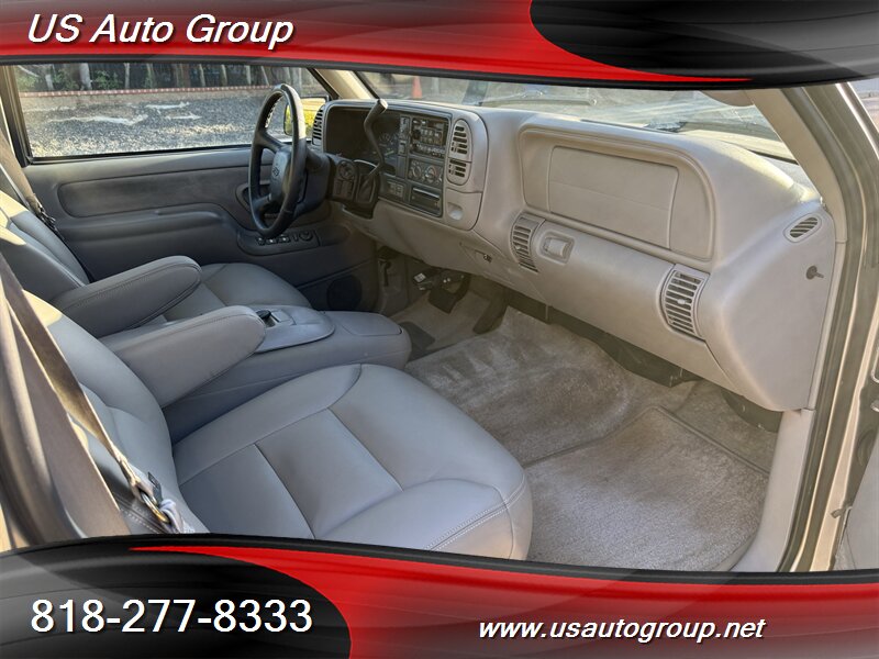 1999 Chevrolet Suburban K2500 LT - Photo 18 - Sun Valley, CA 91352
