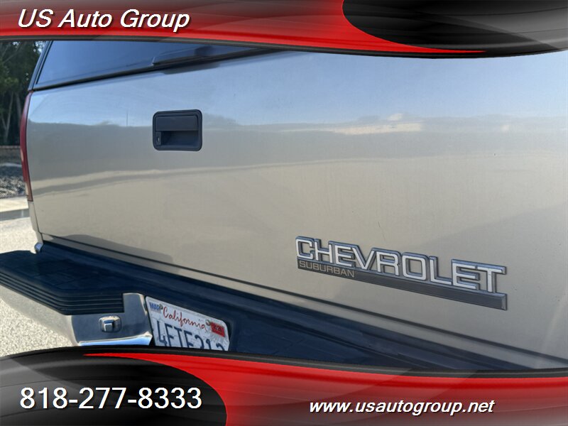 1999 Chevrolet Suburban K2500 LT - Photo 13 - Sun Valley, CA 91352