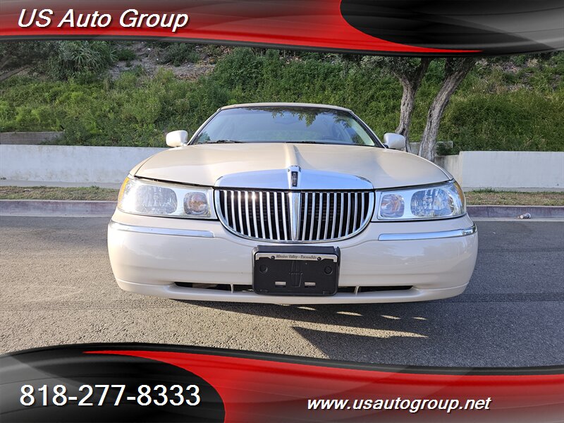 2001 Lincoln Town Car Cartier - Photo 1 - San Fernando, CA 91340