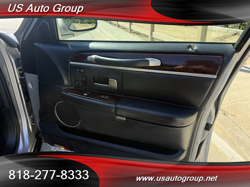 2008 Lincoln Town Car Signature Limited - Photo 18 - Sun Valley, CA 91352