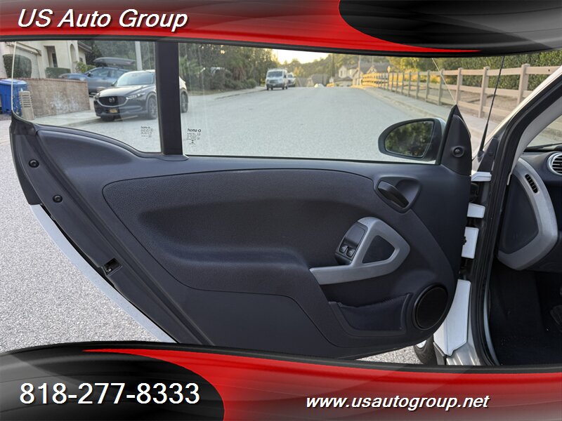 2015 Smart fortwo pure - Photo 16 - Sun Valley, CA 91352