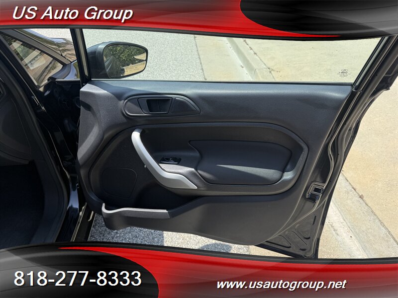 2012 Ford Fiesta SE - Photo 16 - Sun Valley, CA 91352