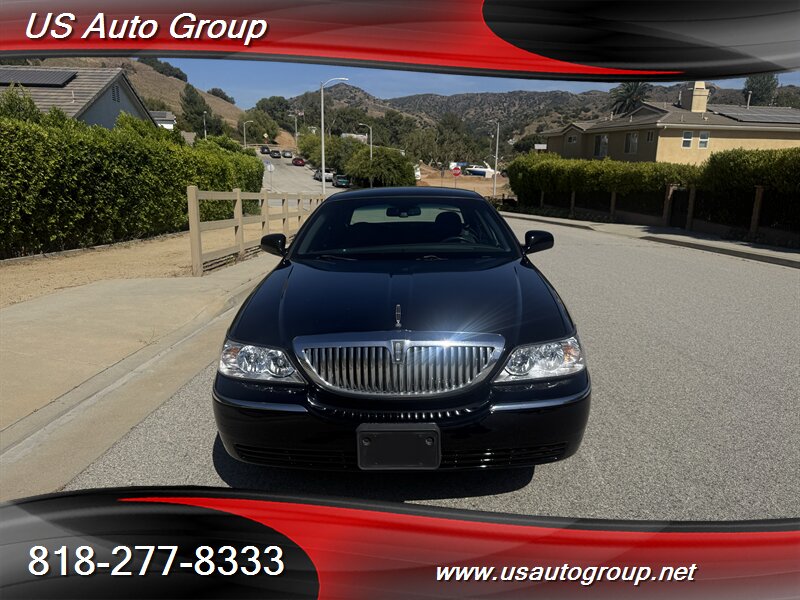 Black 2007 Lincoln Town Car Signature Sedan Rear-Wheel Drive Automatic