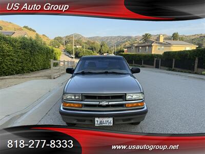 2000 Chevrolet S-10 LS Truck