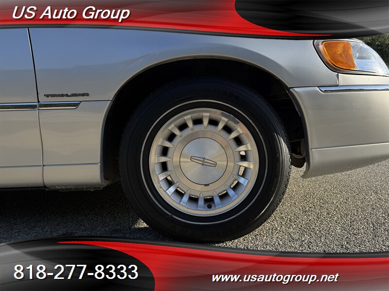 2001 Lincoln Town Car Executive L - Photo 35 - Sun Valley, CA 91352