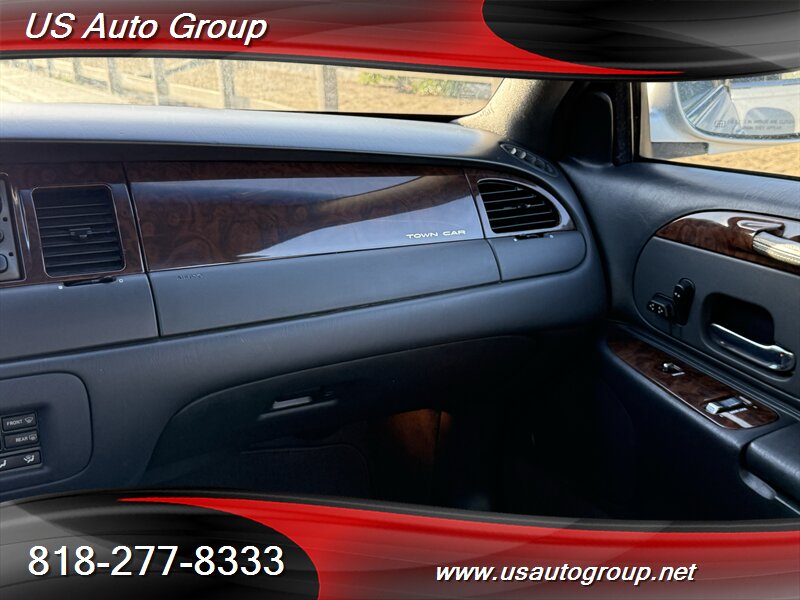 2001 Lincoln Town Car Executive L - Photo 23 - Sun Valley, CA 91352
