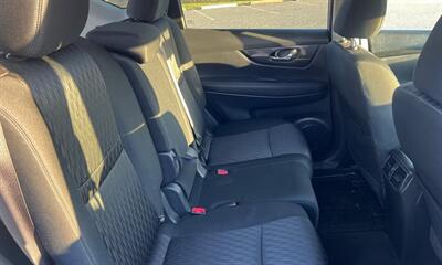 2017 Nissan Rogue SV   - Photo 8 - Delran, NJ 08075